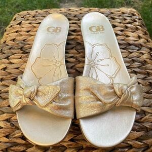 Adorable Champagne Gold Leather Knotted Bow Slide Flat Sandals. Women Size 7